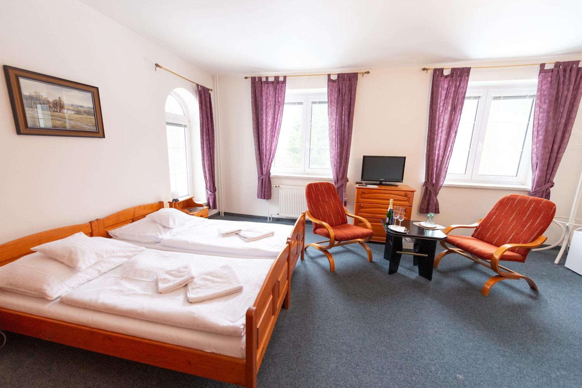 Pension Najdek Žďár nad Sázavou Exteriör bild